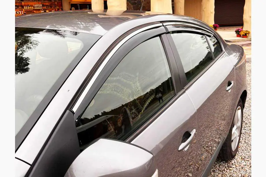 Renault Fluence 2009–2016 Vindavvisare med kromlist Niken Luxury (4 st) Foto 1
