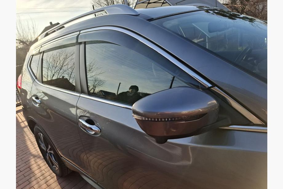 Nissan X-trail T32/Rogue 2014–2021 Vindavvisare med kromlist Niken Luxury (6 st) Image