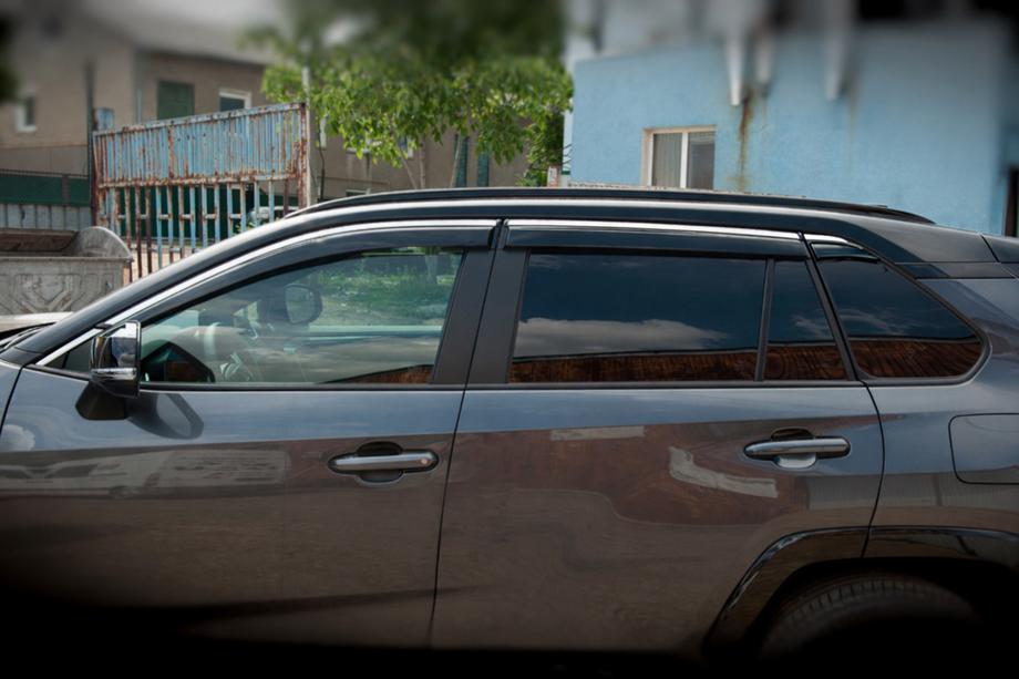Toyota Rav 4 2019–2025 Vindavvisare med kromlist Niken Luxury (6 st) Image