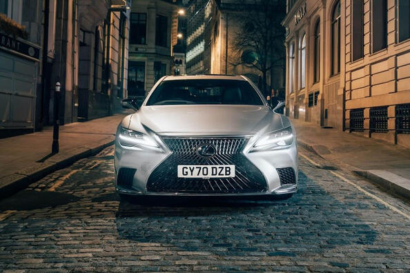 Test av facelift för femte generationens Lexus LS