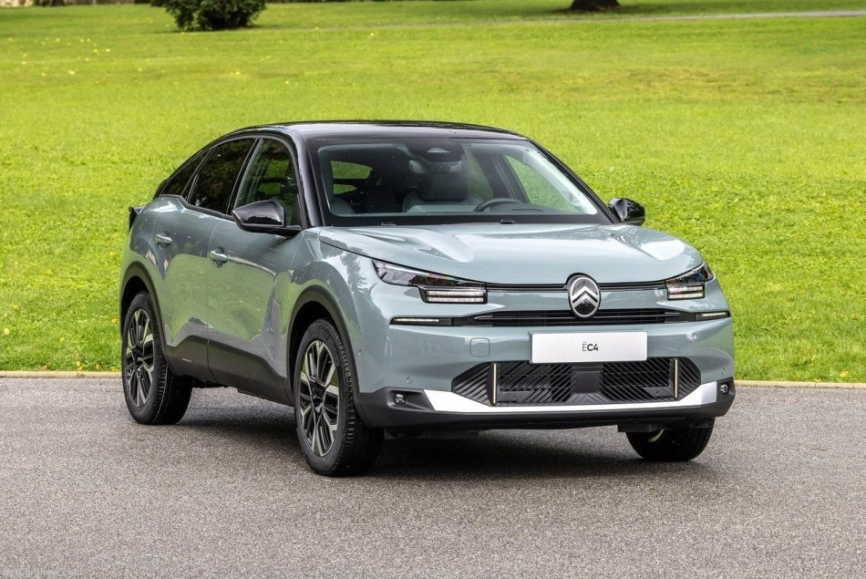 Test av elhalvkombin Citroen e-C4 2024
