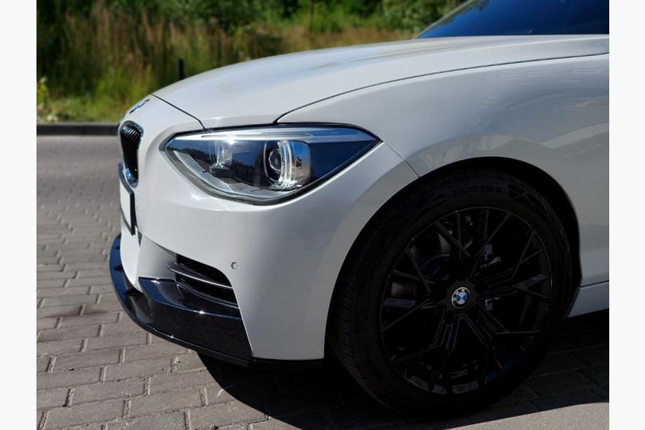 BMW 1-serien F20/F21 2011–2019 Frontläpp splitter DPT V-1 (för M Performance, blanksvart, 2 st) Foto 13