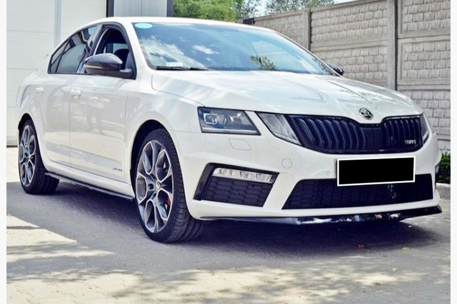 Skoda Octavia III A7 2013–2019 DPT V-3 frontlip (2013-2017 RS, blanksvart) Foto 2