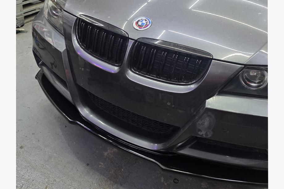 BMW 3-serie E90/E91 2005–2011 Njurgaller M-Look (för E-90/91, 2005-2008, blank svart) Image