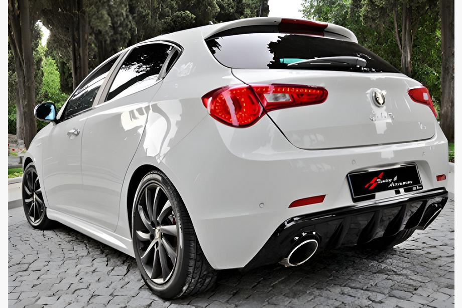 Alfa Romeo Giulietta 2010–2020 Bakre diffuser DPT V-1 (blank svart) Image