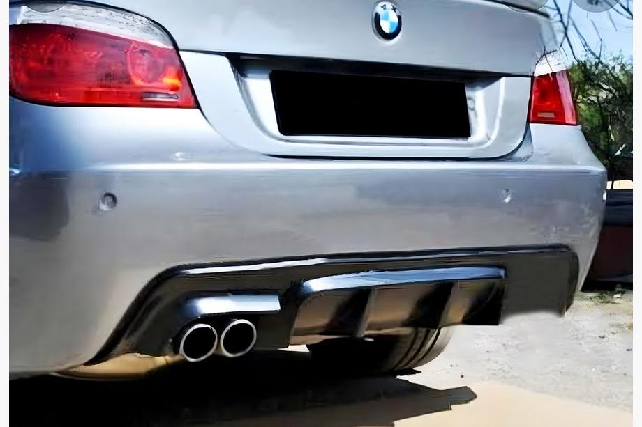 BMW 5-serien E60/E61 2003–2010 Bakre diffuser DPT V-1 (för M-Sport, blanksvart) Image