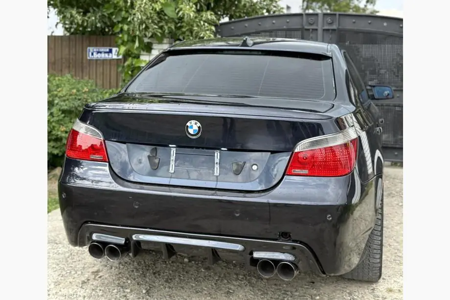 BMW 5-serien E60/E61 2003–2010 Bakre diffuser DPT V-2 (för M-Sport, svart högglans) Image