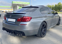 BMW 5-serien F10/F11 2010–2016 Bakre diffuser CS-Style DPT (för M5, svart högglans, vakuumformad) foto 3
