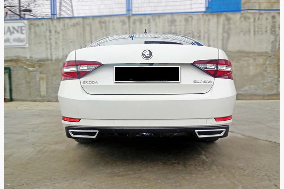 Skoda Superb 2015–2024 Bakre diffusor DPT V-2 (blank svart) Image