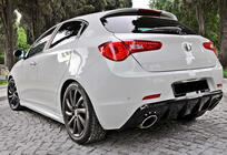 Alfa Romeo Giulietta 2010–2020 DPT sidokjolar (blank svart) foto 2