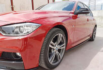 BMW 3-serien F30/F31 2012–2019 DPT V-3 tröskelkåpor (för M-Sport-trösklar, svart högglans) foto 2