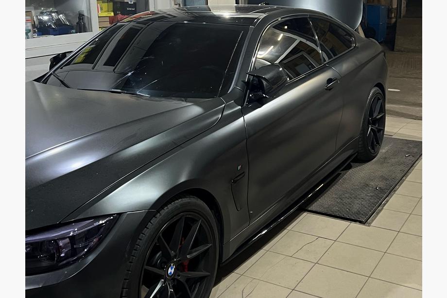BMW 4-serie F32/F33/F36 2012–2020 DPT sidokjolar (blank svart) Foto 4