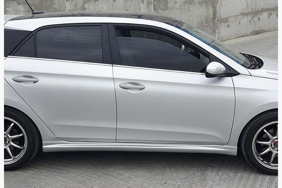 Hyundai I-20 2014–2020 DPT sidokjolar (2014-2018, svart högglans) Image
