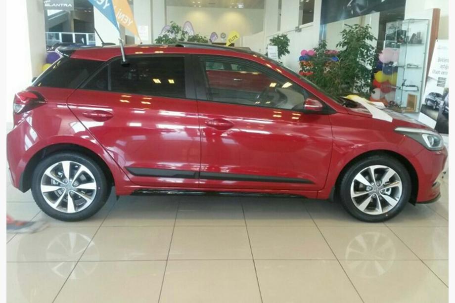 Hyundai I-20 2014–2020 DPT sidokjolar (2014-2020, svart högblank) Image