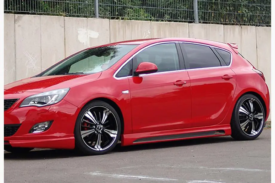 Opel Astra J 2009–2015 Sidokjolar DPT V-2 (svart högglans) Image