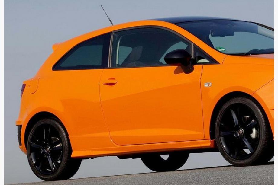 Seat Ibiza 2010–2017 Sidokjolar DPT V-1 (Coupe, svart högblank) Image