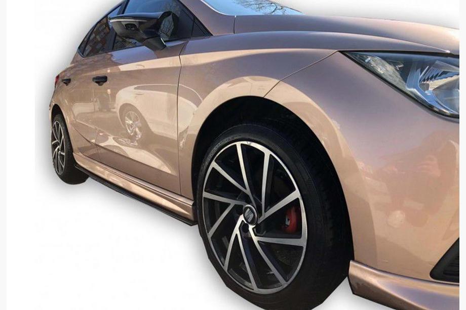 Seat Ibiza 2017– Sidokjolar DPT V-1 (svart högglans) Image