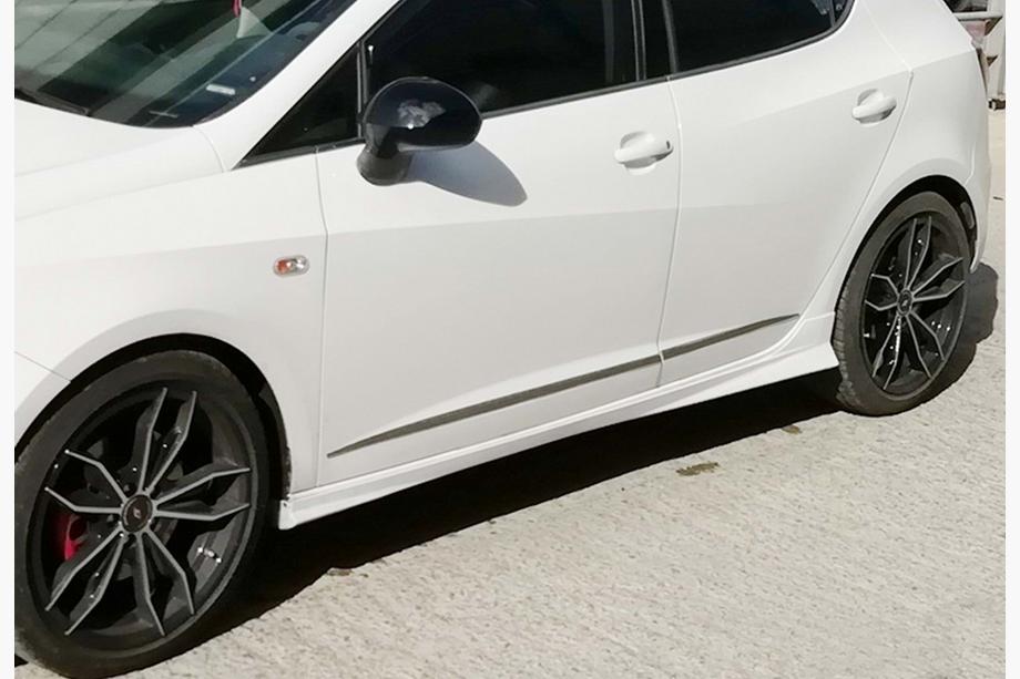 Seat Ibiza 2017– Sidokjolar DPT V-3 (svart högglans) Image