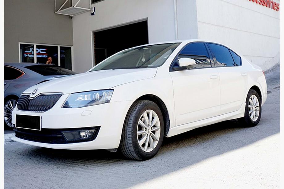 Skoda Octavia III A7 2013–2019 DPT sidokjolar (för lackering) Foto 2