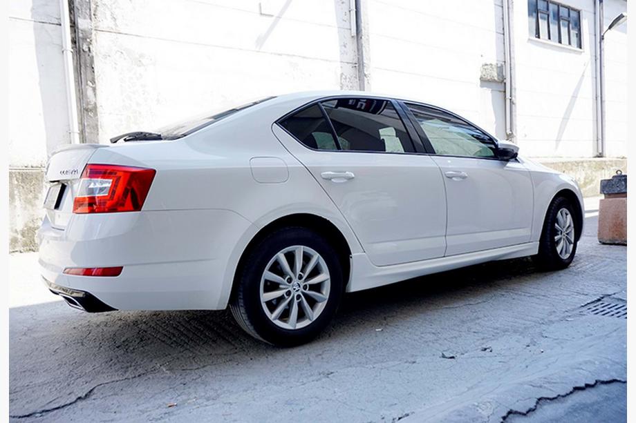 Skoda Octavia III A7 2013–2019 DPT sidokjolar (för lackering) Foto 5