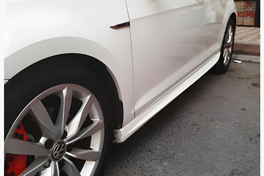 Volkswagen Golf 8 2019– Sidokjolar DPT V-1 (svart högglans) Image