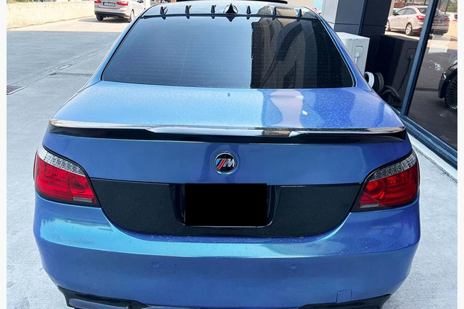 BMW 5-serien E60/E61 2003–2010 Spoiler M4-Style (svart högglans) Image