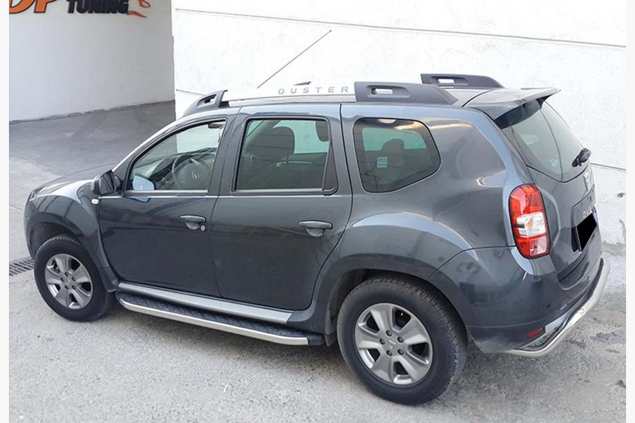 Renault Duster 2008–2017 DPT spoiler (svart högglans) Foto 2