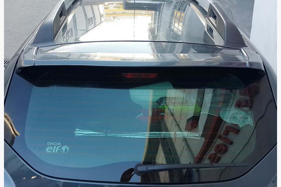 Renault Duster 2008–2017 DPT spoiler (svart högglans) Foto 3