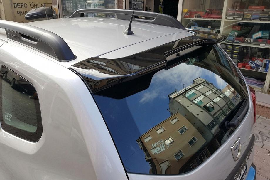 Dacia Duster 2018–2024 DPT spoiler (svart högglans) Image