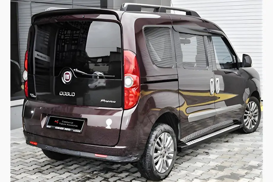 Fiat Doblo II 2010–2022 DPT spoiler (svart högglans) Image
