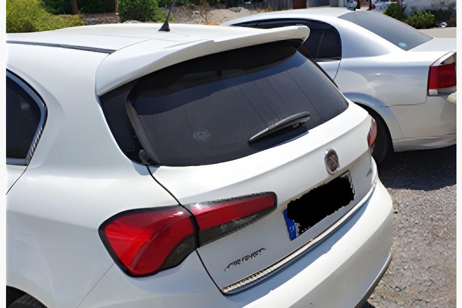 Fiat Tipo 2016– Spoiler DPT (HB, svart högglans) Image