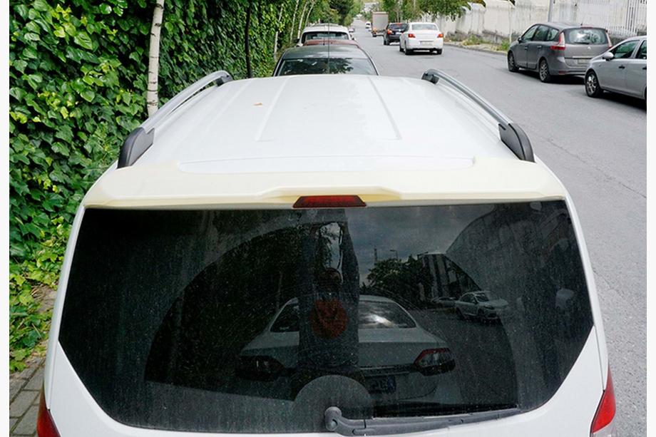 Ford Courier 2014–2023 DPT spoiler (svart högglans) Foto 3