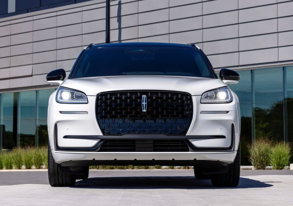 Test av den lyxiga kompakta crossovermodellen Lincoln Corsair