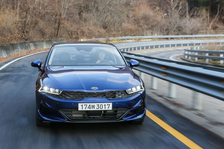 Test av Kia K5 i femte generationen: stil och teknik