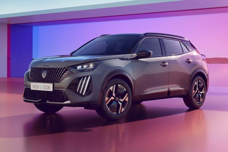 Peugeot e-2008 facelift 2023: test av den uppdaterade el-SUV:en