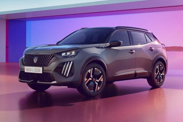 Peugeot e-2008 facelift 2023: test av den uppdaterade el-SUV:en