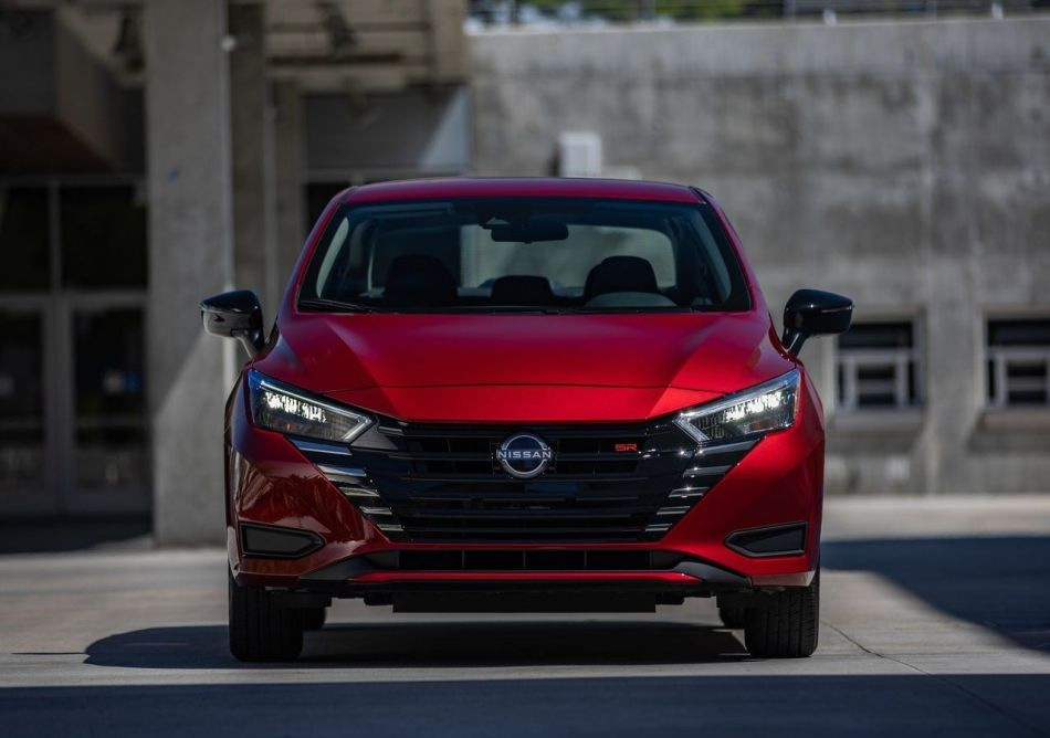 Uppdaterade Nissan Versa: en stilren och prisvärd sedan