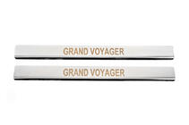 Chrysler Voyager 2008–2016 Carmos tröskelskydd (2 st, rostfritt) foto 1