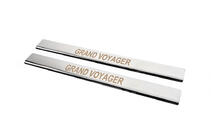 Chrysler Voyager 2008–2016 Carmos tröskelskydd (2 st, rostfritt) foto 2