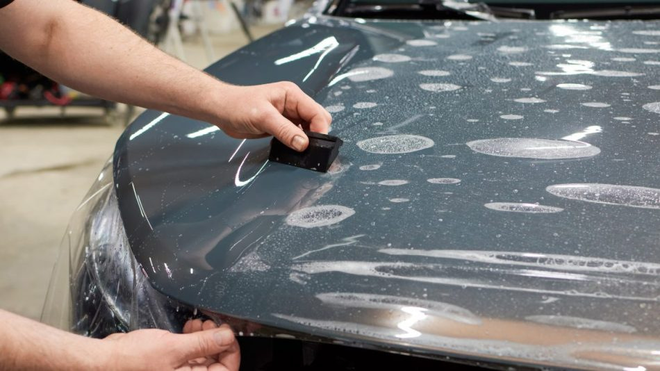 Skyddsfilm för bilen: pålitligt skydd eller bortkastade pengar?