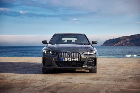 BMW i4 facelift 2024: genomgång av den uppdaterade elbilen