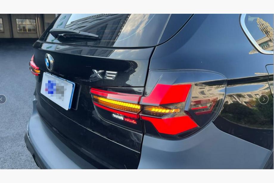 BMW X5 F15 2013–2018 Facelift-konverteringssats till X5M F95 2024 (utan byte av baklucka) Foto 5