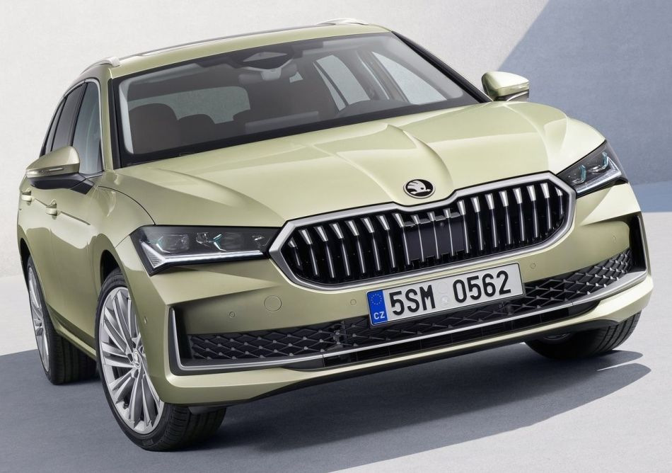 Skoda Superb Combi 2024: test av en kombi i businessklass