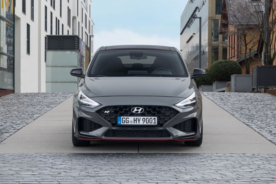 Test av den sportiga liftbacken Hyundai i30 Fastback N