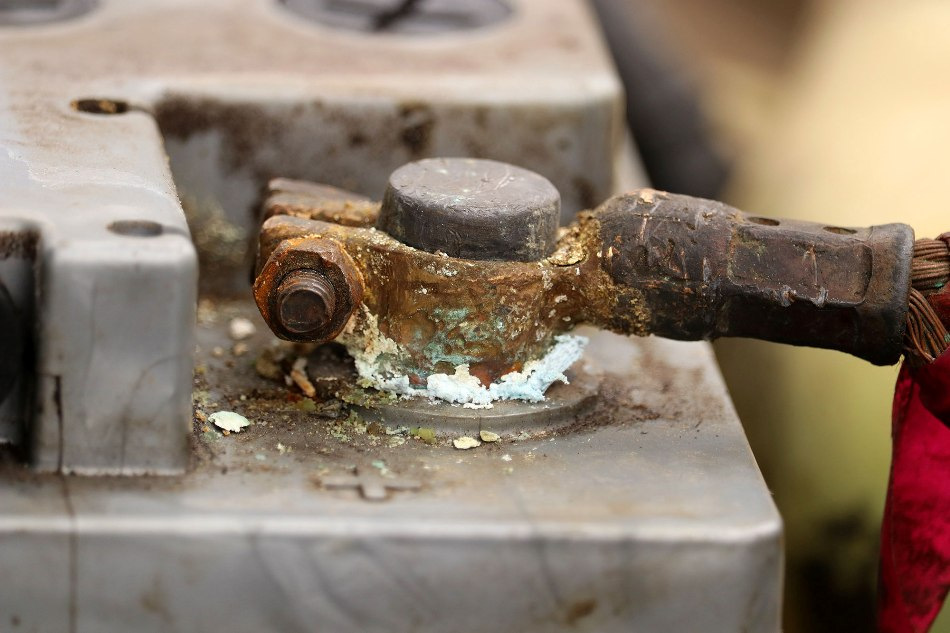 Så rengör du batteripolerna från oxidation
