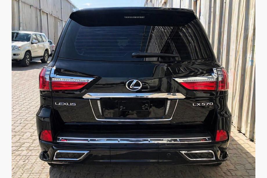 Lexus LX570/450d 2008–2022 Adapter för baklyktor från GBT facelift-kit Foto 1