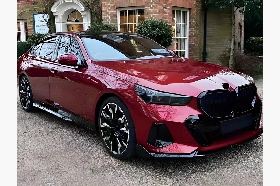BMW 5/i5-serie G60/G60E/G61 2023– Bodykit-sats Gloss Black (för M-Sport) Image