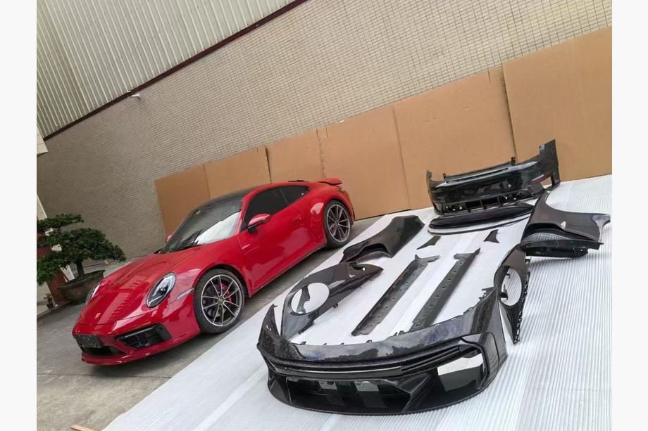 Porsche 911 (992) 2018– Carbon bodykit-set Image