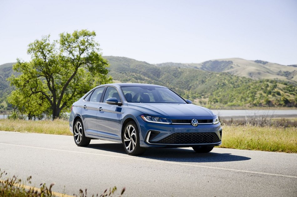 Test av Volkswagen Jetta 2025: facelift av VII generationen