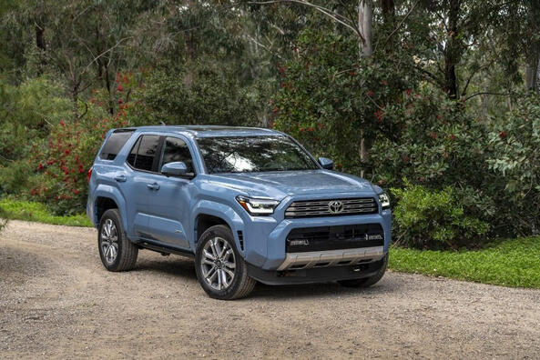 Toyota 4Runner i sjätte generationen 2024: SUV-test Foto 1